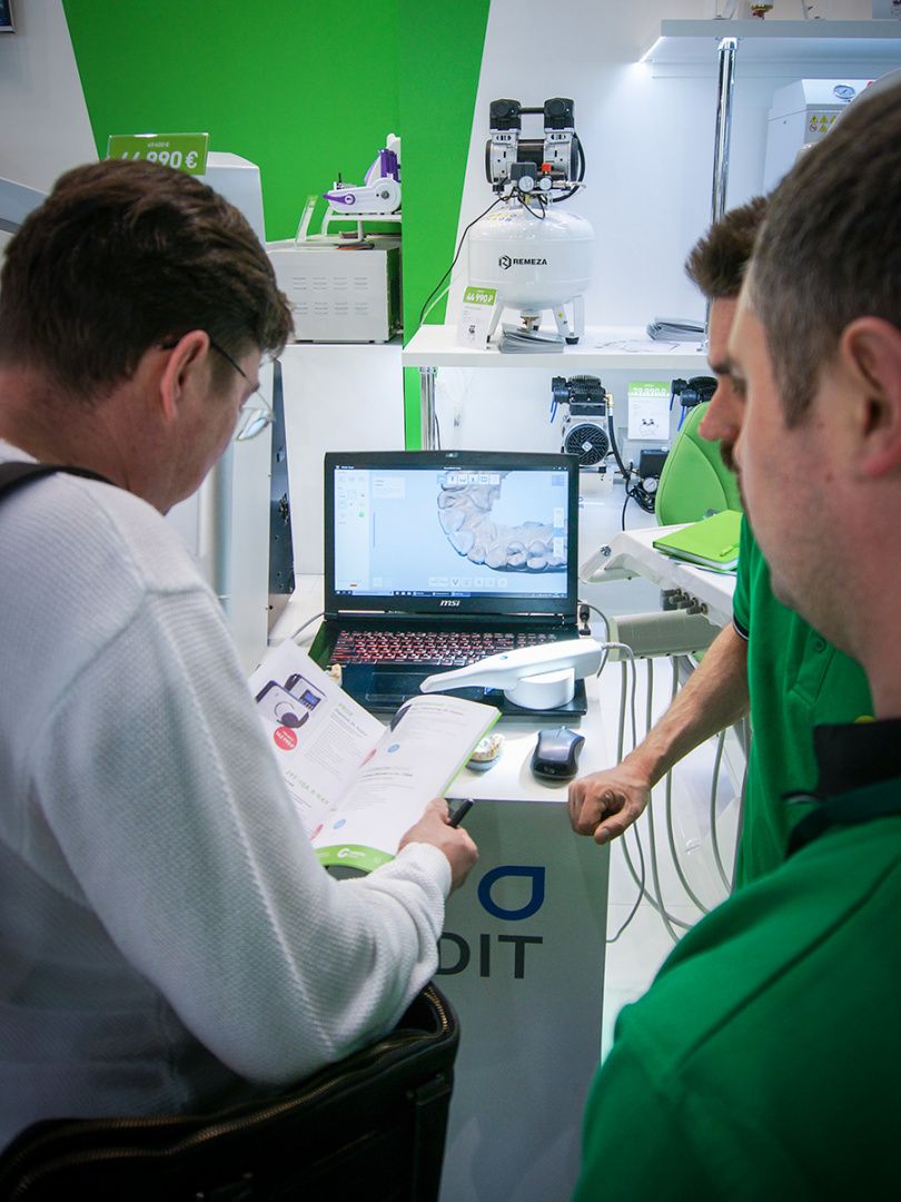 Стенд компании GREEN DENT на выставке Дентал Салон 2019_022