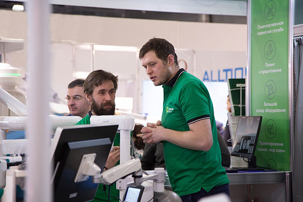 Стенд компании GREEN DENT на выставке Дентал-Ревю 2020-03.jpg