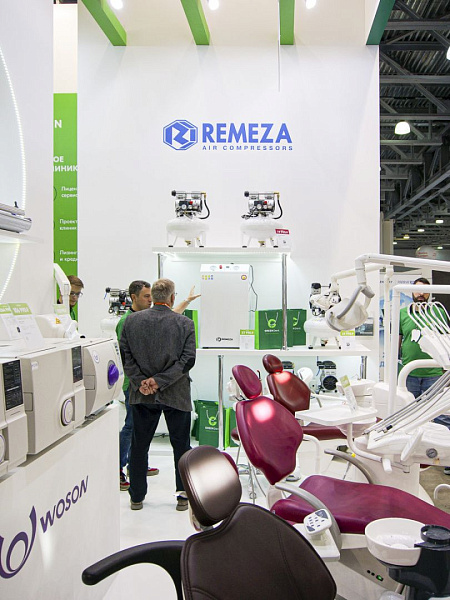 Стенд компании GREEN DENT на выставке Дентал-Экспо 2019_32.jpg